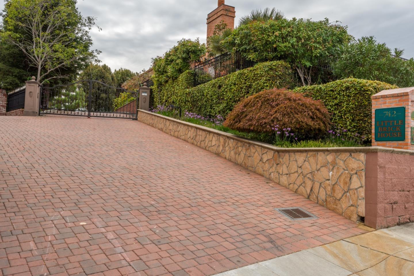 742 Crestview Dr San Carlos